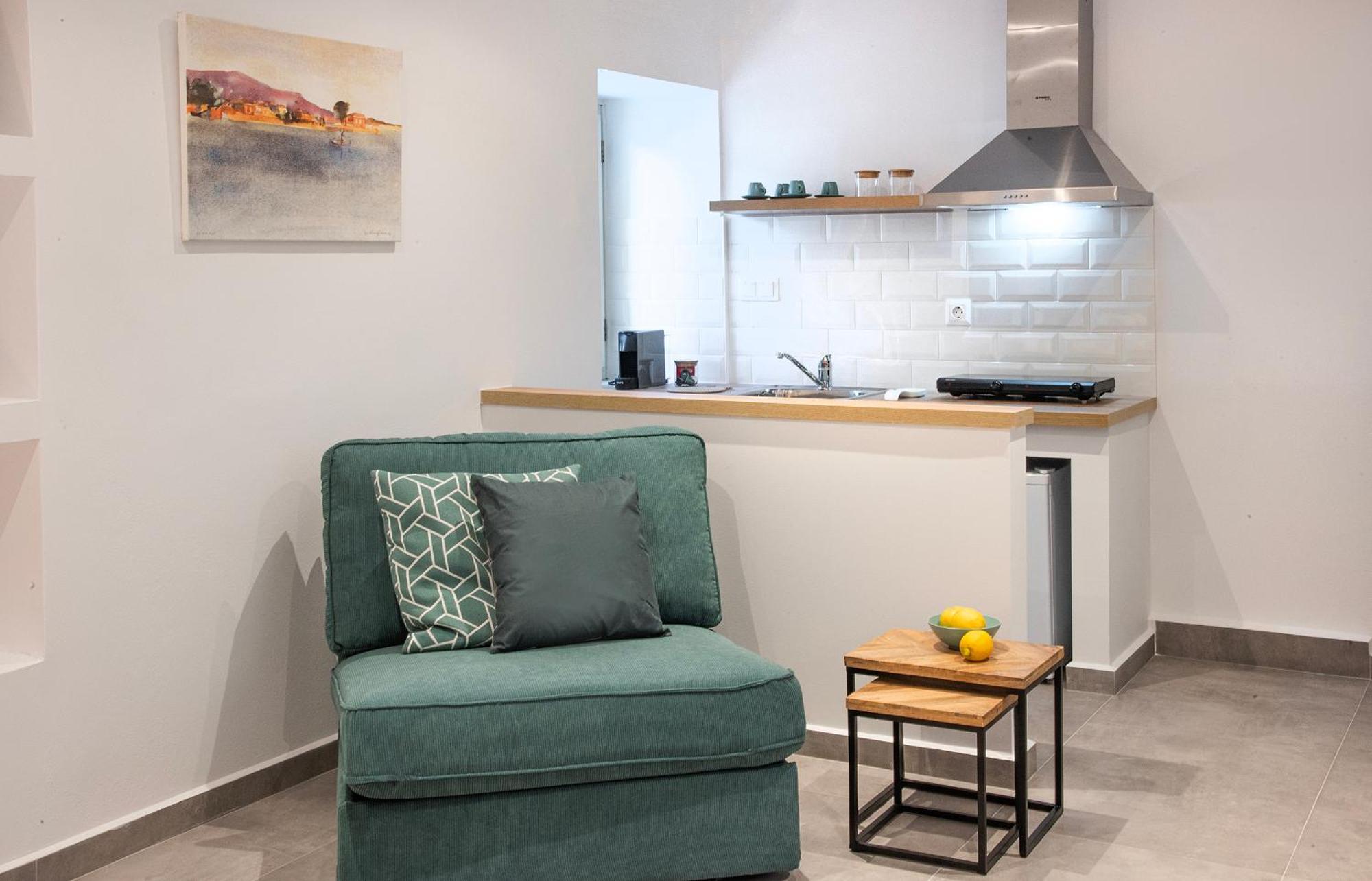 Chora Aegina'S Apartments Bagian luar foto